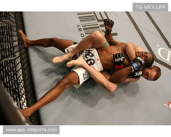 马格尼回顾UFC珀斯站争议断头台事件 详细描述心理状态